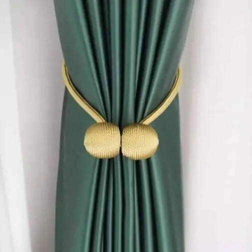 Curtain holder