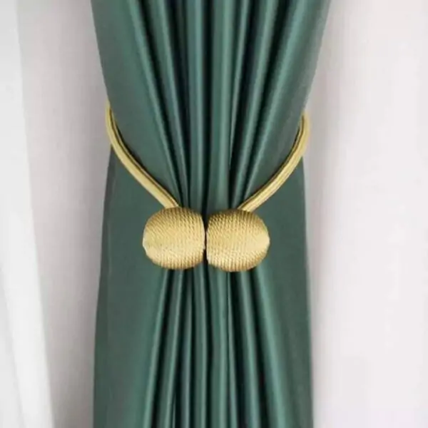 Curtain holder